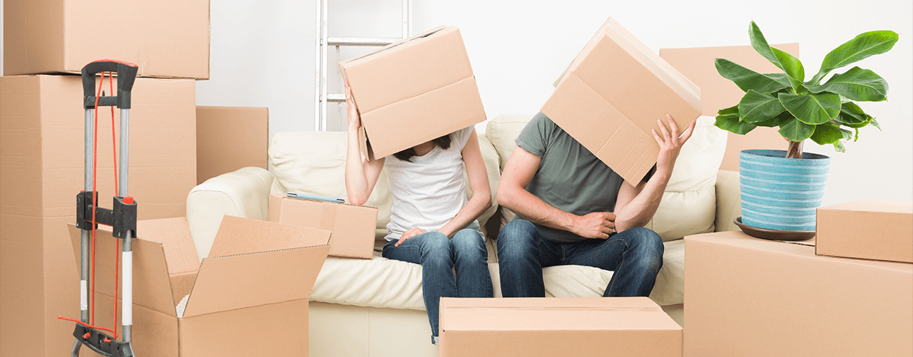 приснилось что собираю вещи для переезда. к чему снится собирать вещи. упаковать вещи в чемодан компактно. уборка в шкафу. к чему снится переезд собирать вещи.